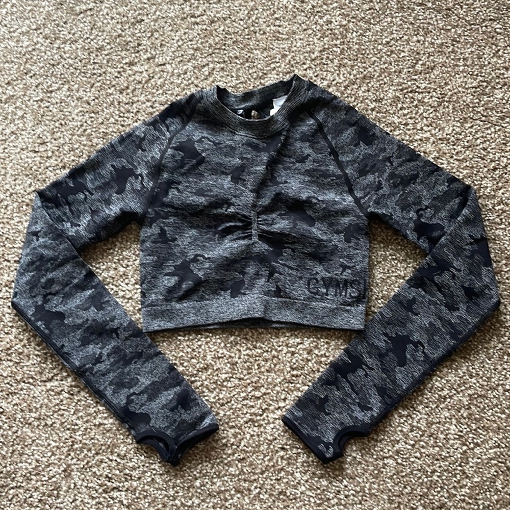 Gymshark Long seamless long sleeve crop top.